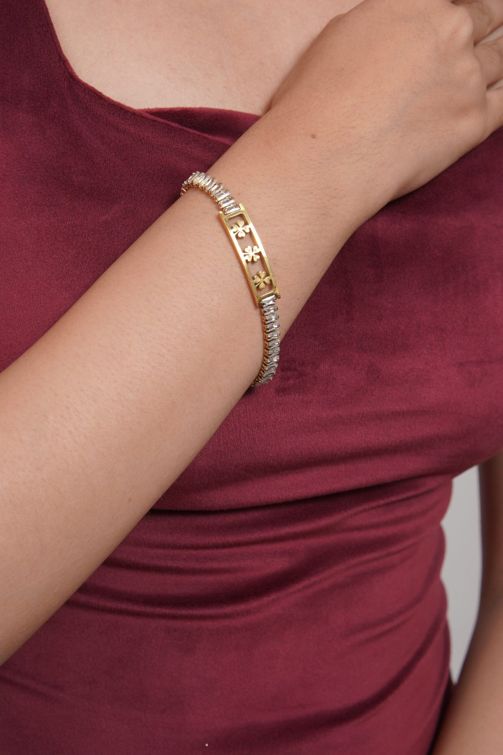 Lucky Four-Leaf Clover Plate Baguette Tennis Bracelet